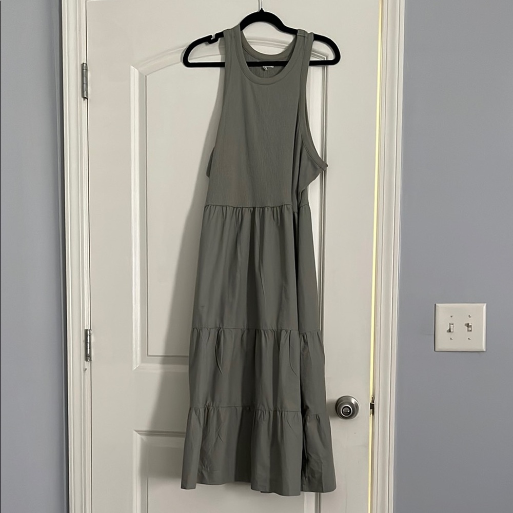 Sleeveless SageTiered Dress